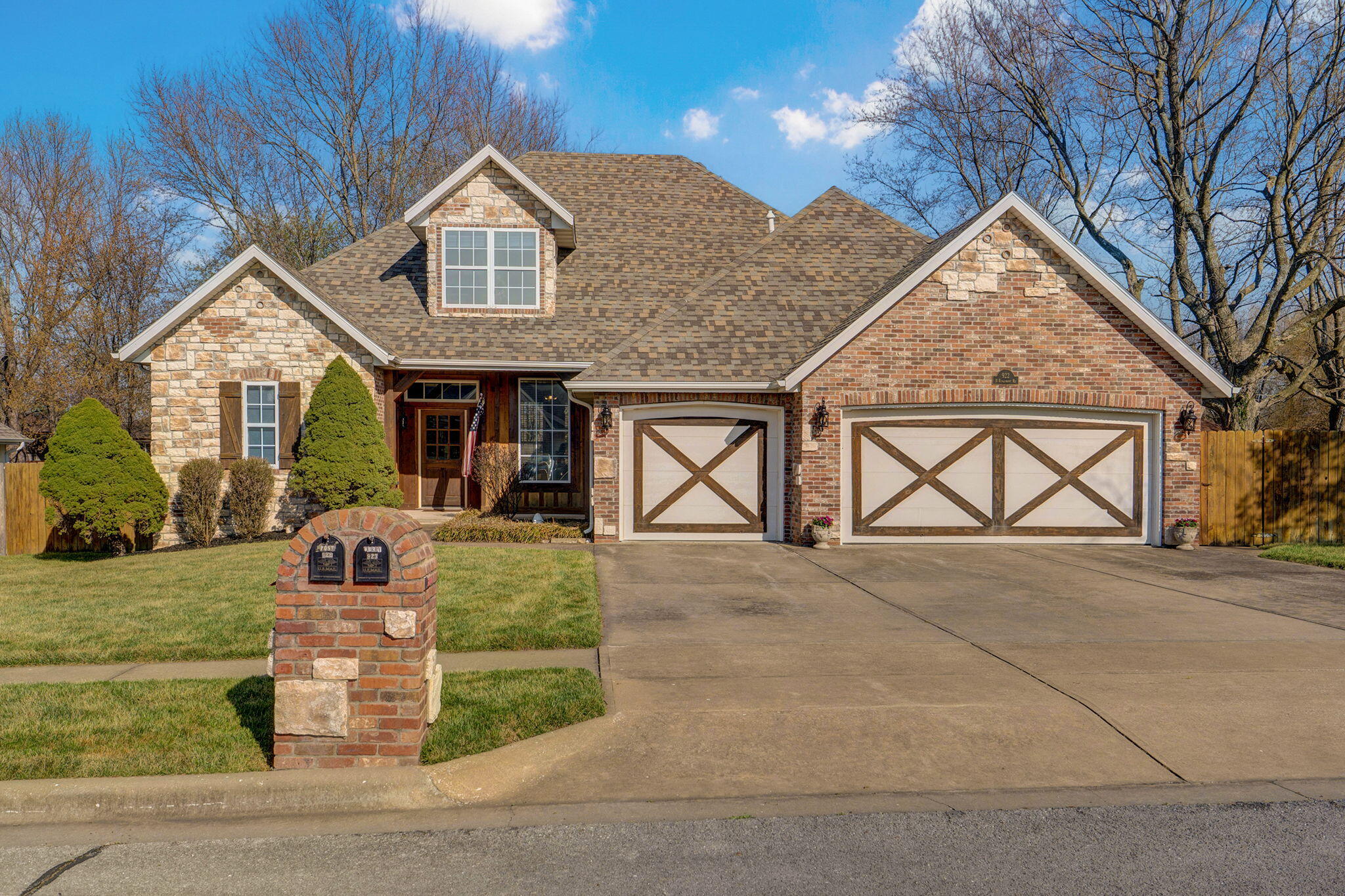 922 N Ridgemont Rd-7