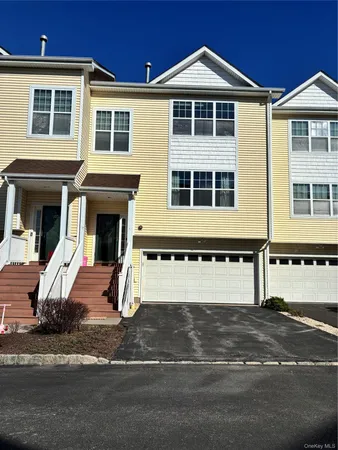 $3,000 | 105 Wood Lake Drive, Middletown, NY 10940