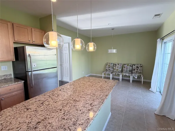 $3,000 | 105 Wood Lake Drive, Middletown, NY 10940