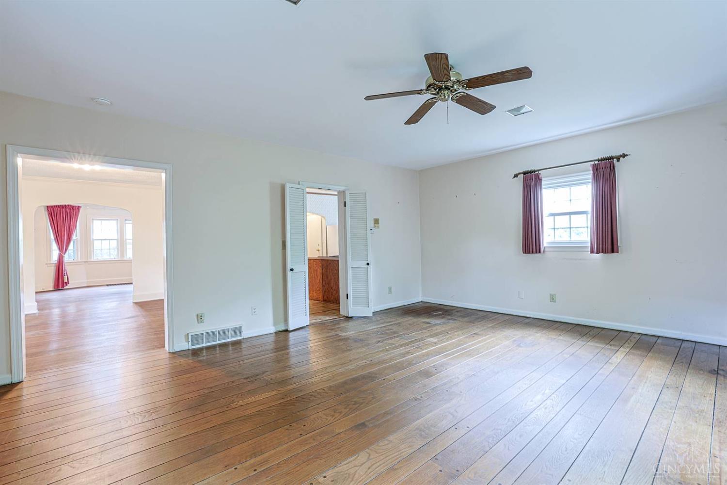 42 Fleming Road Wyoming, OH 45215 - Photo 10 of 53