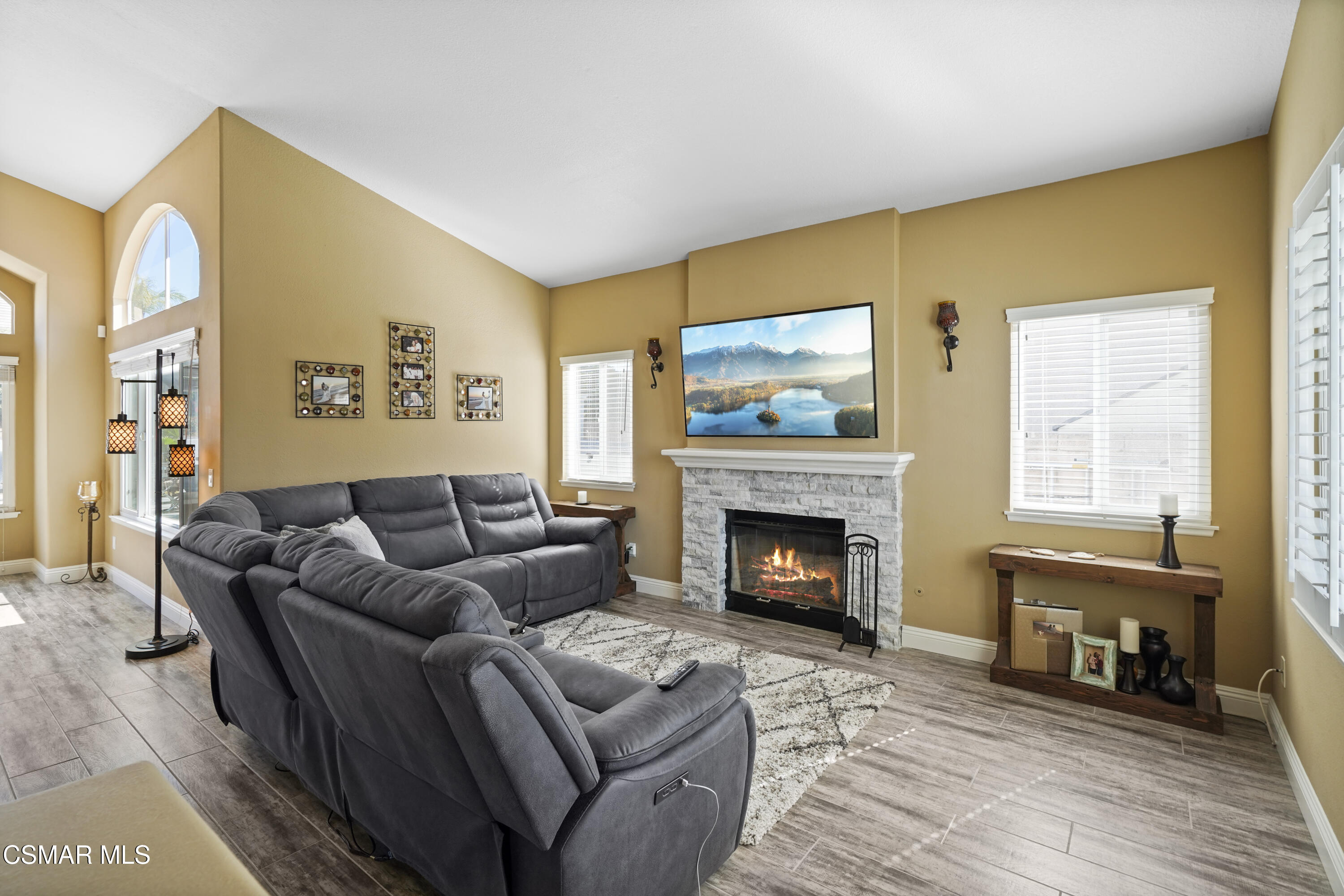 14291 Clemson Street Moorpark, CA 93021 - Photo 4 of 23 DSC03941