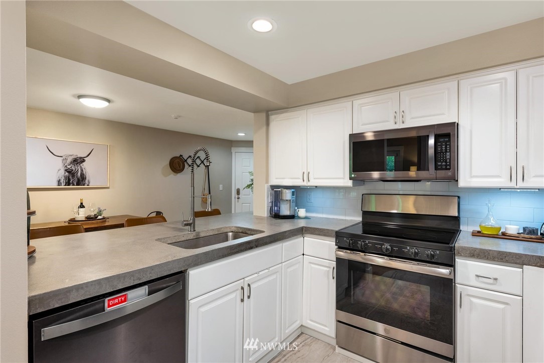 23908 Bothell Everett Highway, Unit D101 Bothell, WA 98021 - Photo 11 of 19