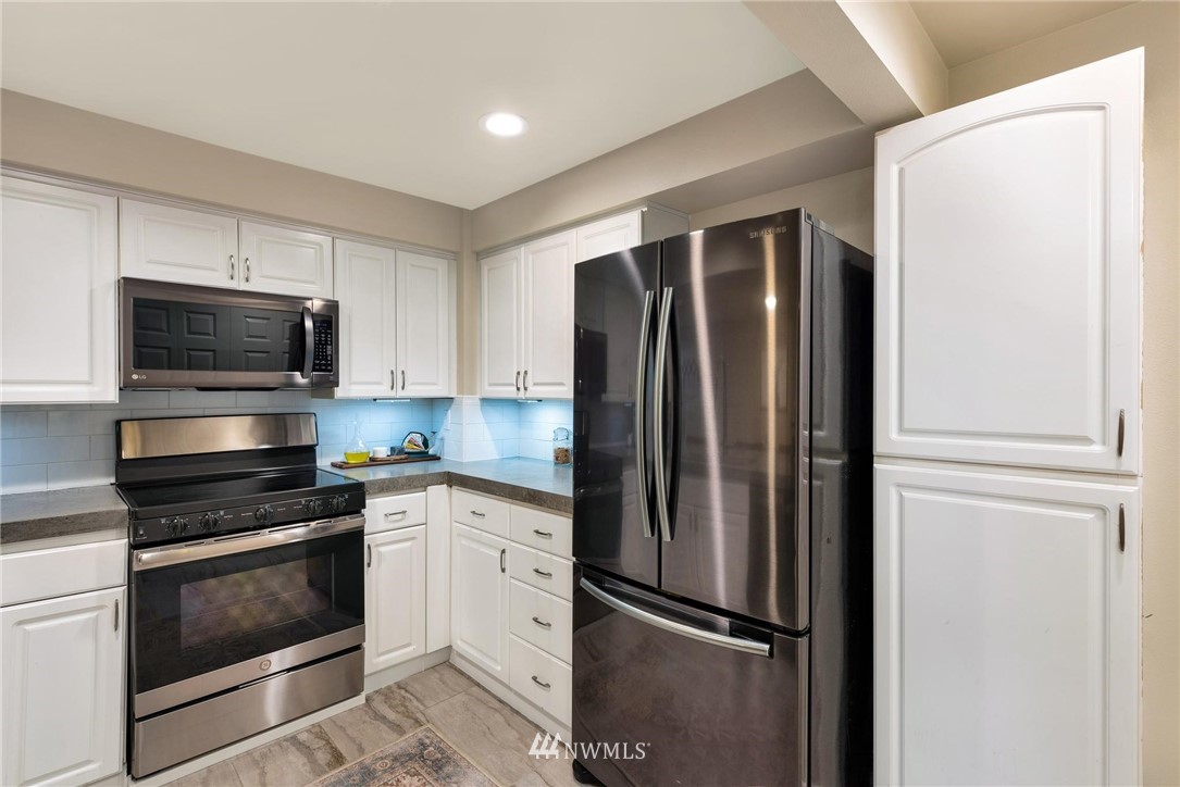 23908 Bothell Everett Highway, Unit D101 Bothell, WA 98021 - Photo 10 of 19