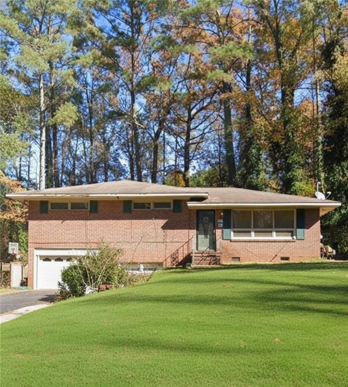 a view of a house with a backyard