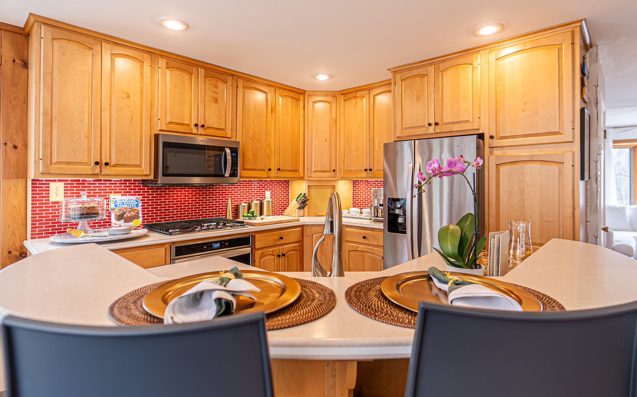 321 Orchard Road Swiftwater, PA 18370 - Photo 21 of 62 Kitchen Breakfast Bar