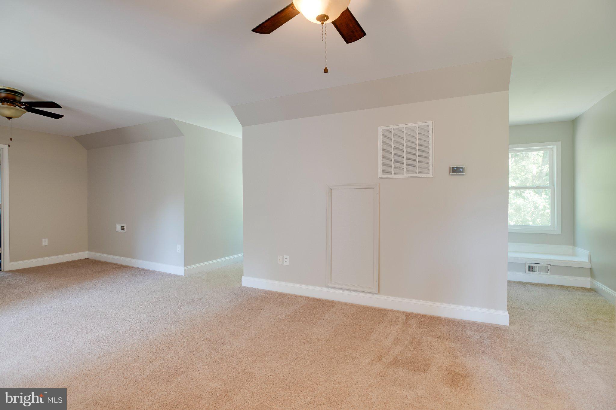 10461 Old Stillhouse Road Boston, VA 22713 - Photo 21 of 63 Spacious, light-filled living area.