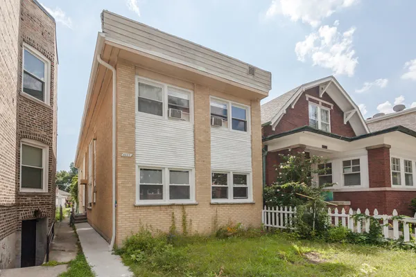 $1,795 | 6427 North Hermitage Avenue, Unit 1F, Chicago, IL 60626