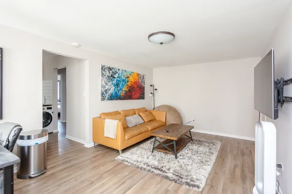 $1,795 | 6427 North Hermitage Avenue, Unit 1F, Chicago, IL 60626