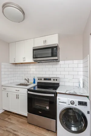 $1,795 | 6427 North Hermitage Avenue, Unit 1F, Chicago, IL 60626