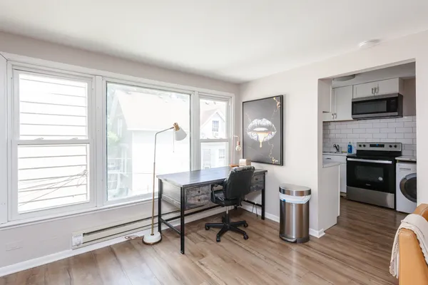 $1,795 | 6427 North Hermitage Avenue, Unit 1F, Chicago, IL 60626