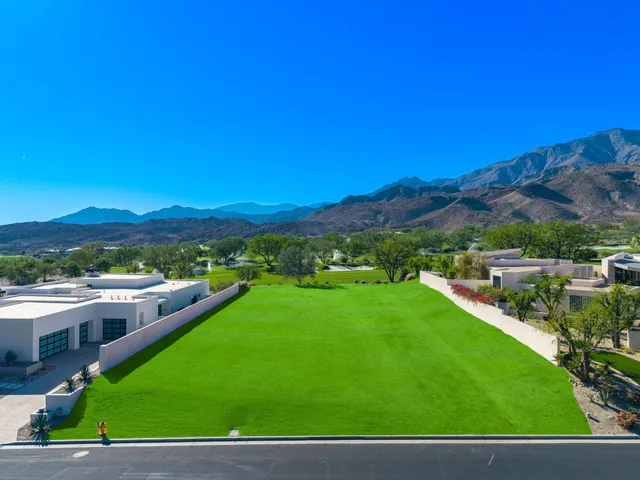 a view of an outdoor space and a yard