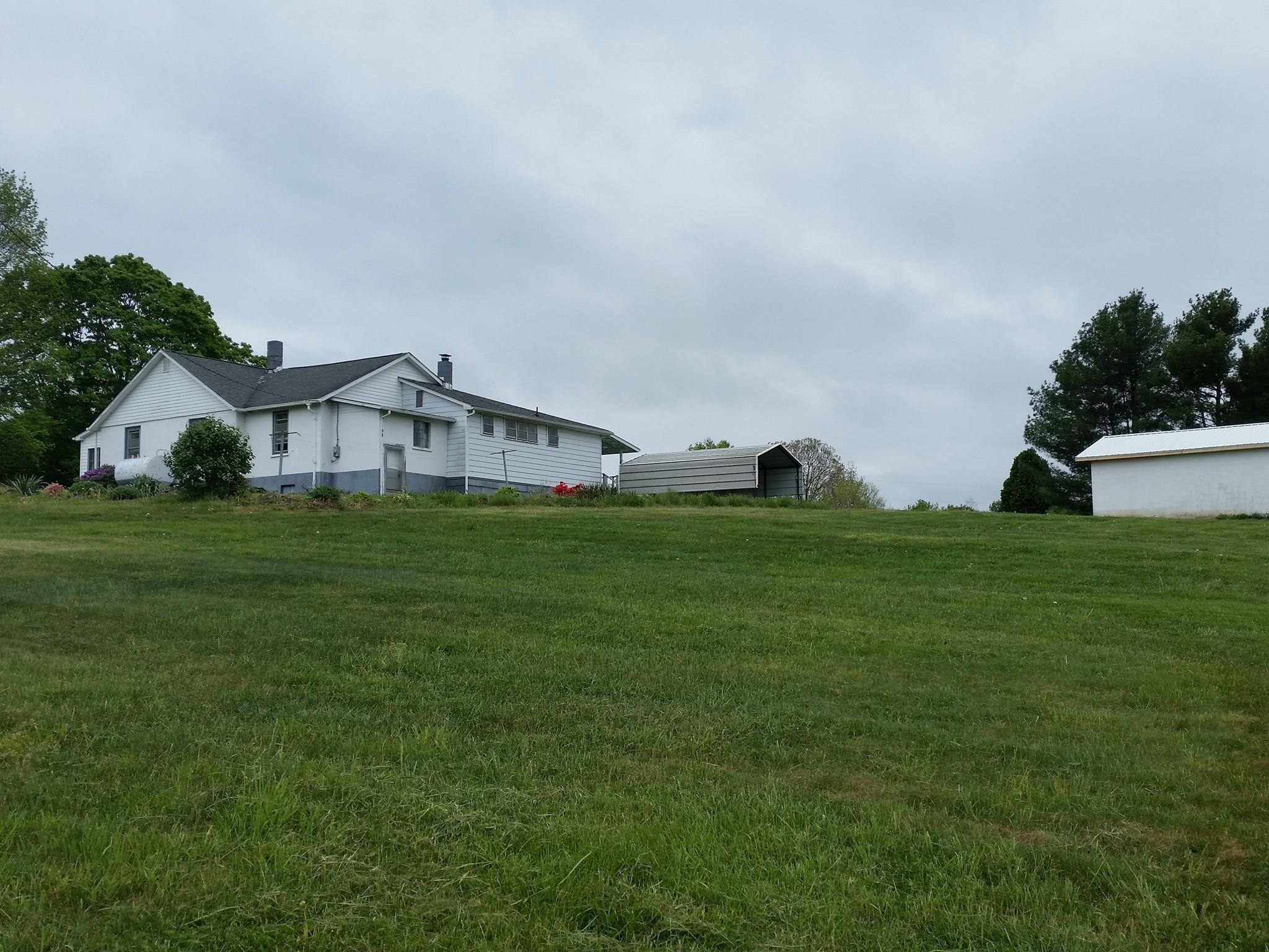 2673 Dry Valley Road Radford, VA 24141 - Photo 2 of 37 13130936_10204477696181066_5084444762343