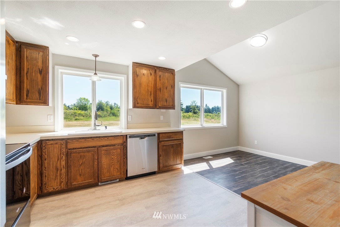 16837 Flume Road Southeast Yelm, WA 98597 - Photo 11 of 36 Gallery Image 11