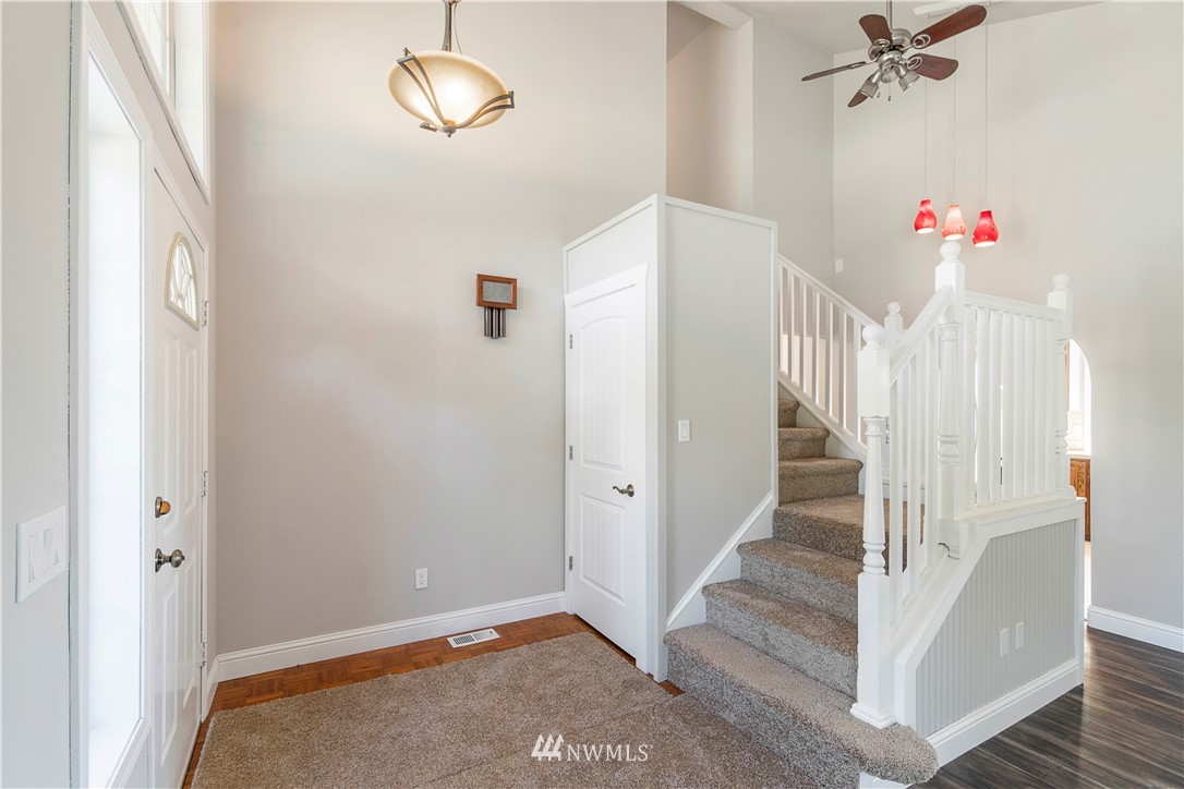 16837 Flume Road Southeast Yelm, WA 98597 - Photo 6 of 36 Gallery Image 6
