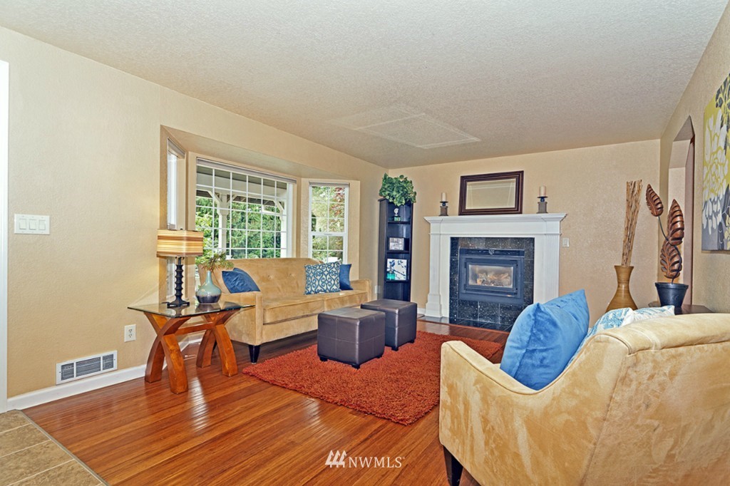 17606 28th Avenue Southeast Bothell, WA 98012 - Photo 5 of 23 Gallery Image 5