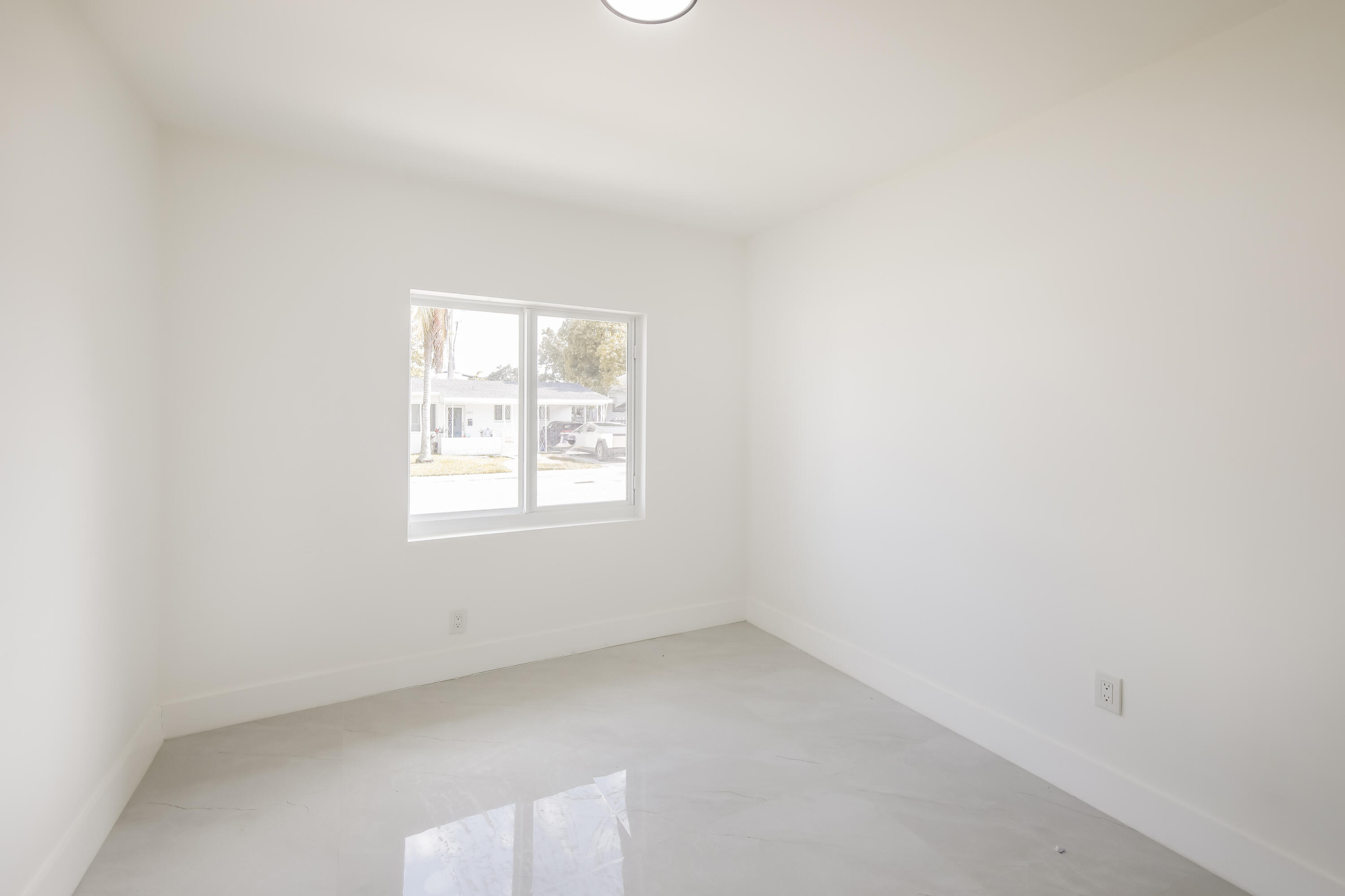 4701 Southwest 7th Street Miami, FL 33134 - Photo 15 of 17 16-photo-Bedroom-1e50f103-9dd1-4e68-8e94