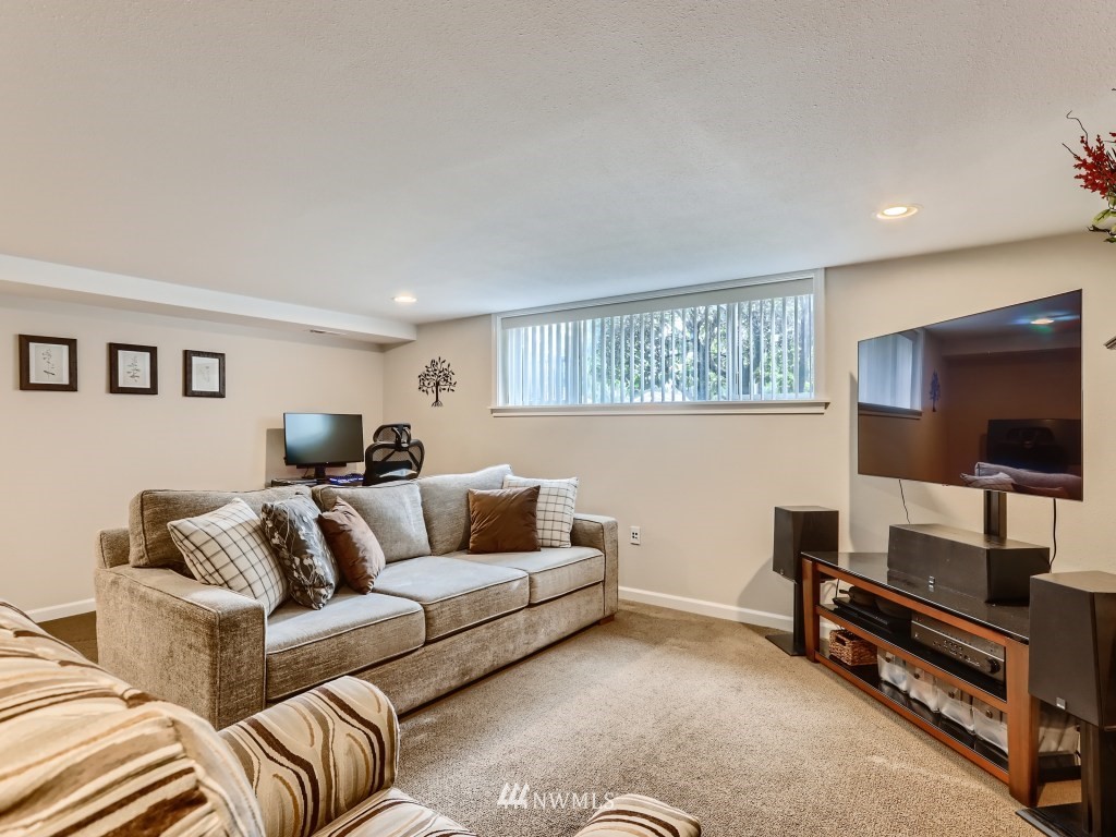 10420 Northeast 189th Street Bothell, WA 98011 - Photo 19 of 28 Gallery Image 19
