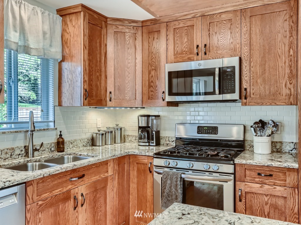 10420 Northeast 189th Street Bothell, WA 98011 - Photo 9 of 28 Gallery Image 9