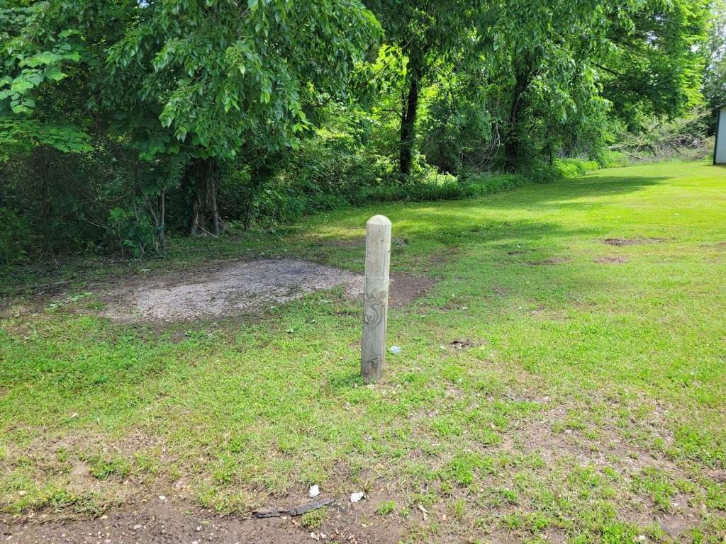 860 3rd Street Northwest Paris, TX 75460 - Photo 2 of 2 a backyard of a house with lots of green space
