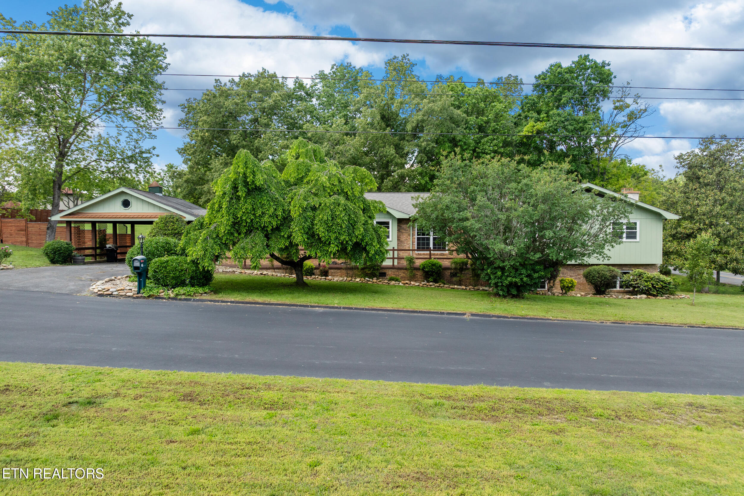 310 Hollywood Circle Sevierville, TN 37862 - Photo 2 of 29 310 hollywood circle-2