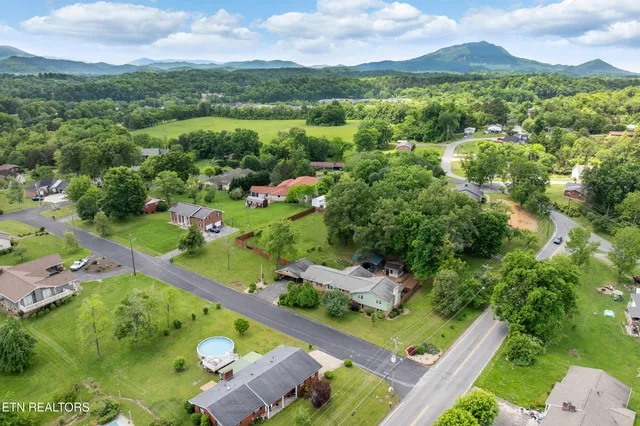 $589,000 | 310 Hollywood Circle, Sevierville, TN 37862