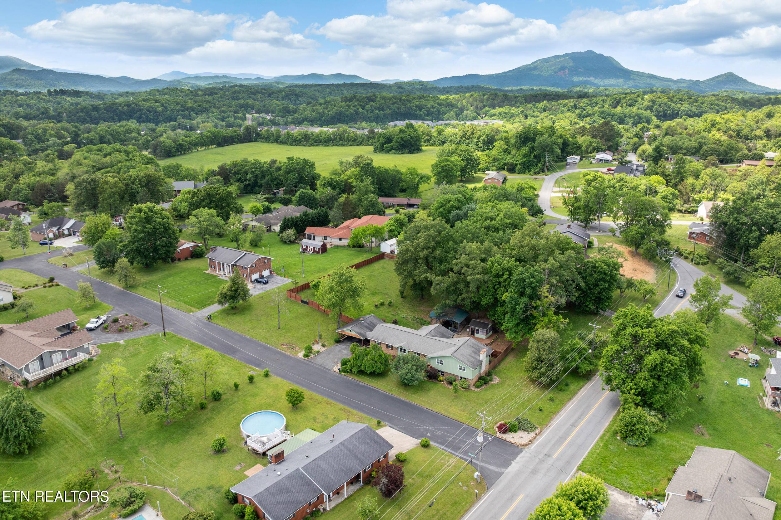 310 Hollywood Circle Sevierville, TN 37862 - Photo 27 of 29 310 hollywood circle-27
