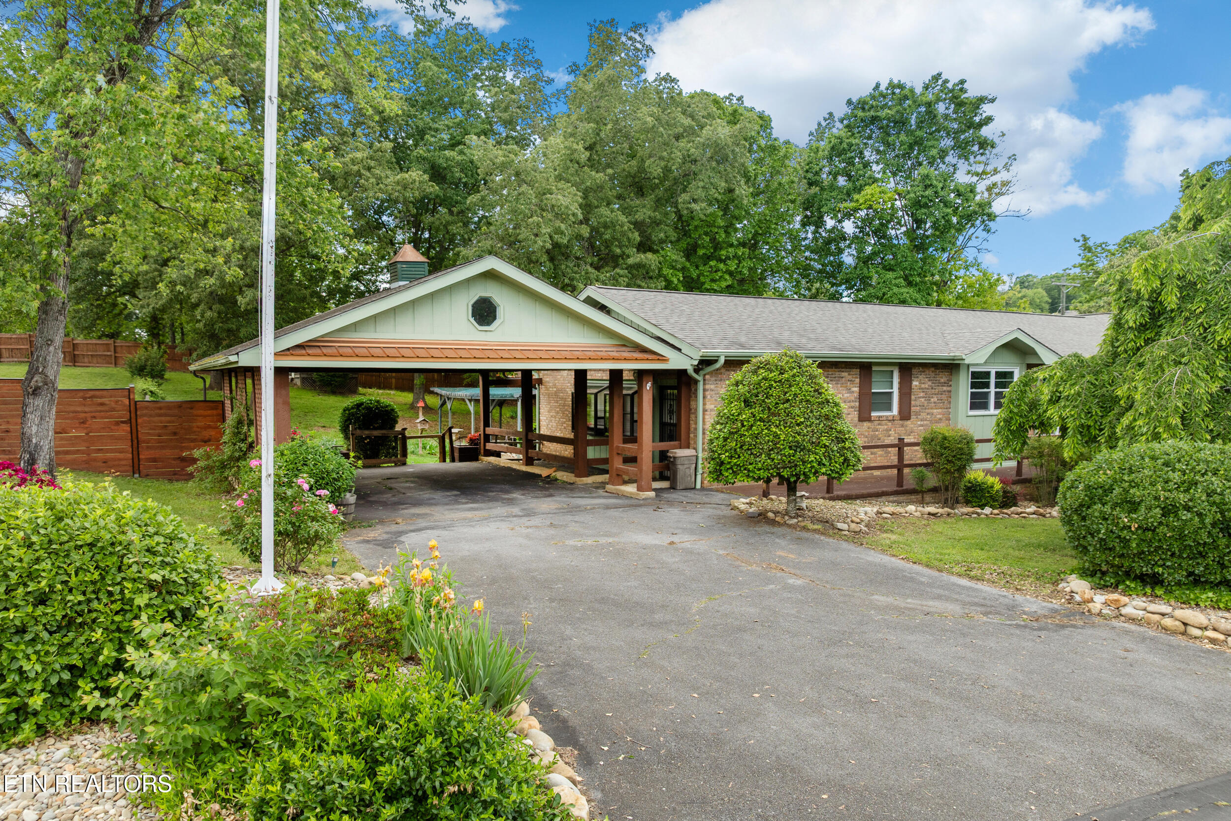 310 Hollywood Circle Sevierville, TN 37862 - Photo 4 of 29 310 hollywood circle-4