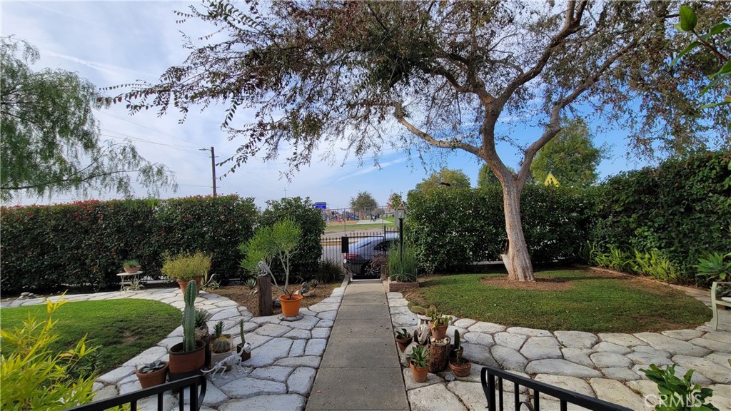 2701 Berkeley Street Bakersfield, CA 93305 - Photo 16 of 58 not sure