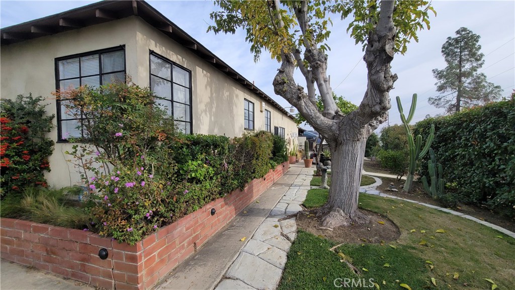 2701 Berkeley Street Bakersfield, CA 93305 - Photo 2 of 58 a backyard of a house with lots of green space