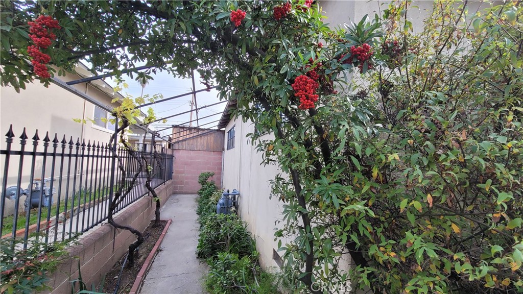 2701 Berkeley Street Bakersfield, CA 93305 - Photo 21 of 58