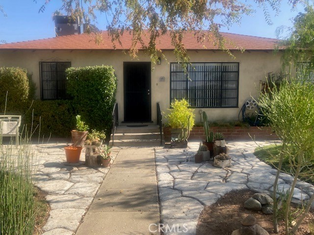 2701 Berkeley Street Bakersfield, CA 93305 - Photo 23 of 58 a view of a chair and table in backyard of house