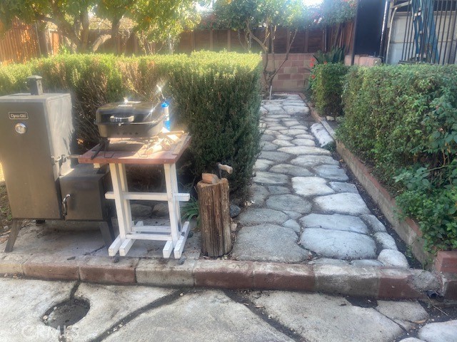 2701 Berkeley Street Bakersfield, CA 93305 - Photo 45 of 58 a view of a corridor