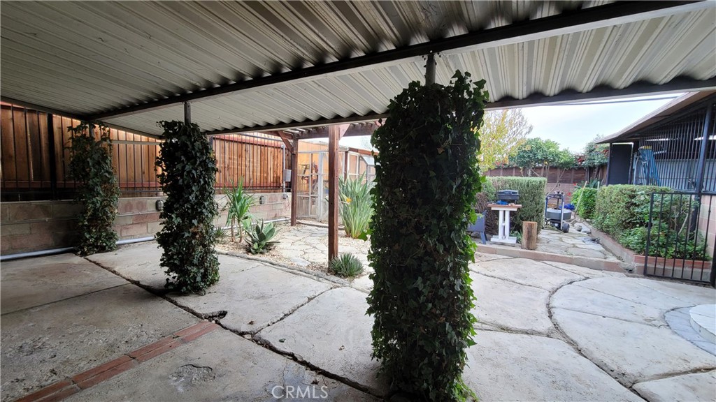 2701 Berkeley Street Bakersfield, CA 93305 - Photo 56 of 58 a view of entryway with patio
