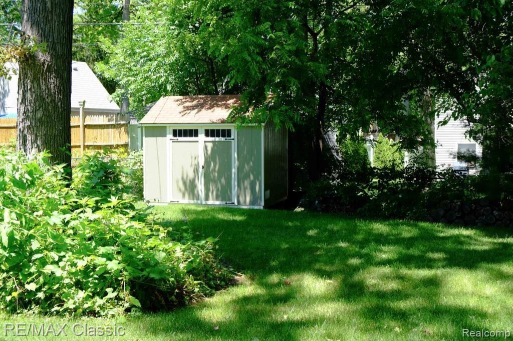 4124 Cass Elizabeth Road Waterford, MI 48328 - Photo 25 of 28 Back shed