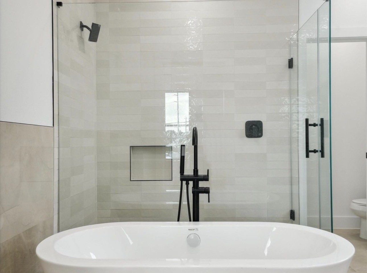 7416 Maxroy Street Houston, TX 77088 - Photo 21 of 35 a bathroom with a white bath tub