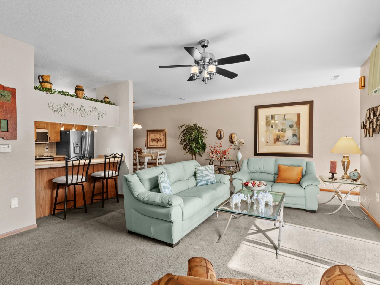 4026 Hazelnut Court Sheboygan, WI 53081 - Photo 9 of 20 Living Room