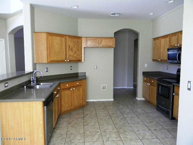6754 West Rowel Road Peoria, AZ 85383 - Photo 10 of 23 Kitchen