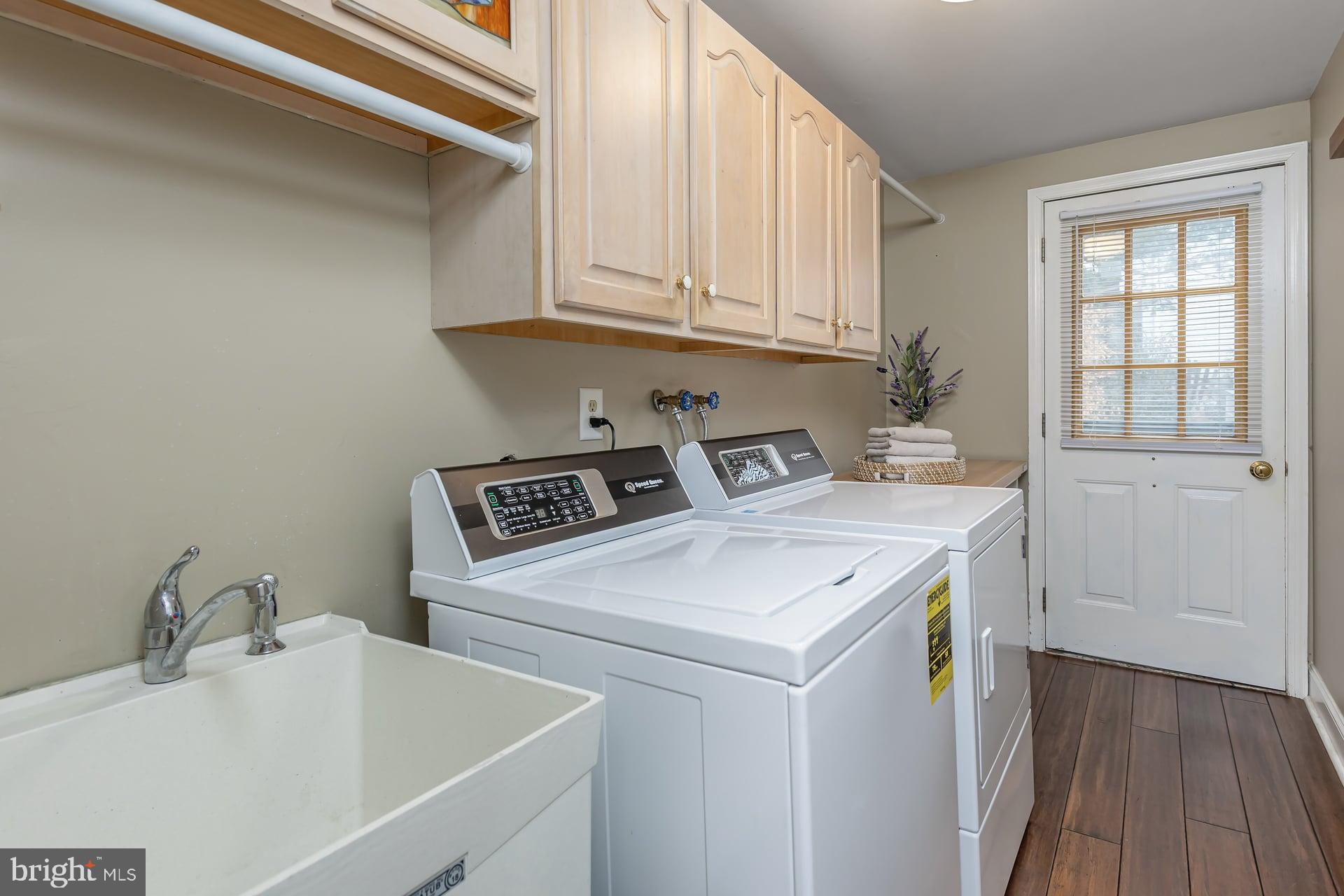 761 Rattling Run Road Mickleton, NJ 08056 - Photo 24 of 50 Laundry room with tub and cabinets