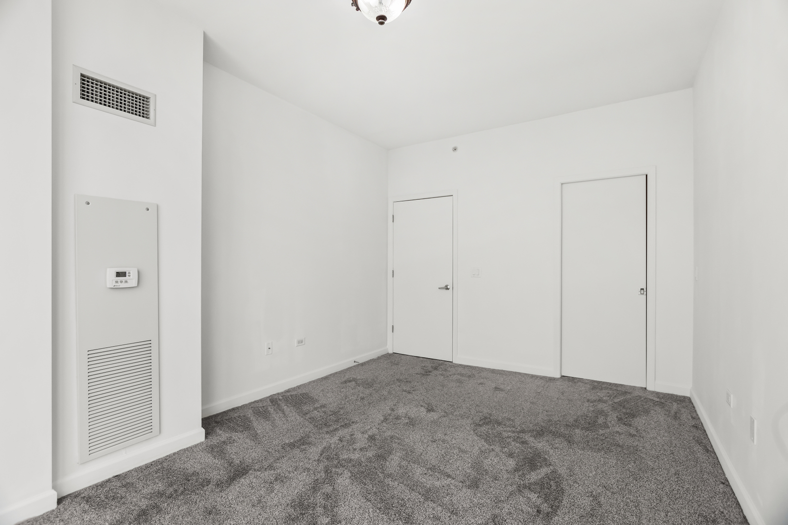 1901 South Calumet Avenue, Unit 2712 Chicago, IL 60616 - Photo 20 of 39 a view of an empty room