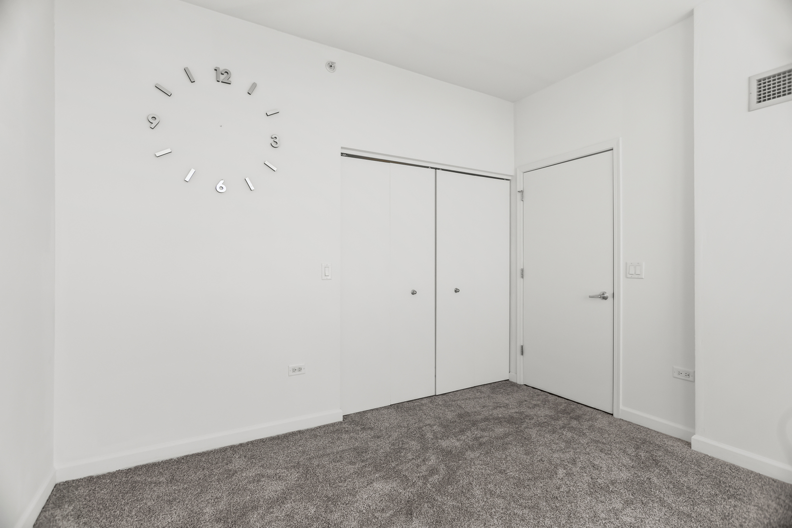 1901 South Calumet Avenue, Unit 2712 Chicago, IL 60616 - Photo 24 of 39 a view of an empty room