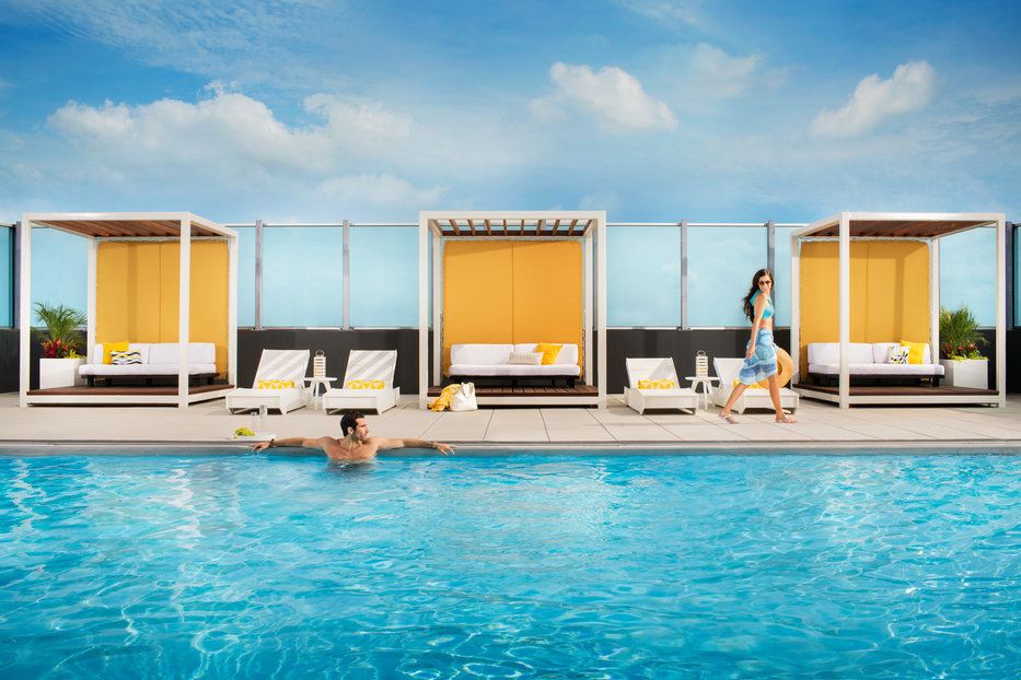 1901 South Calumet Avenue, Unit 2712 Chicago, IL 60616 - Photo 31 of 39 a living room with furniture and a large window