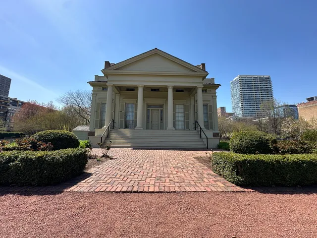 $405,000 | 1901 South Calumet Avenue, Unit 2712, Chicago, IL 60616