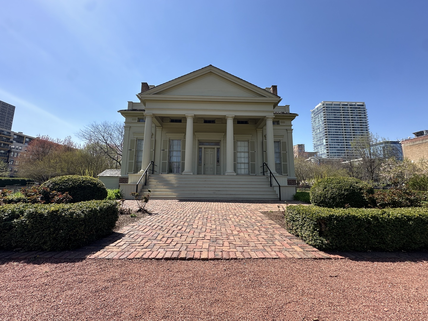 1901 South Calumet Avenue, Unit 2712 Chicago, IL 60616 - Photo 38 of 39 a front view of a house with a yard