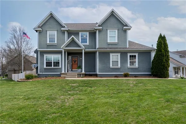 $395,000 | 1200 North 1st Street East, Louisburg, KS 66053