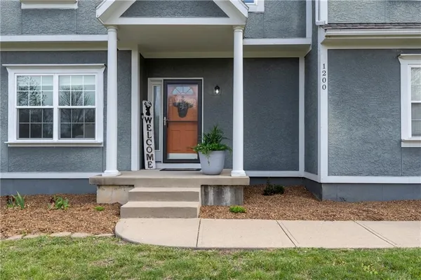 $395,000 | 1200 North 1st Street East, Louisburg, KS 66053