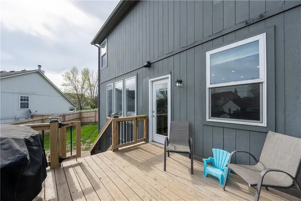 $395,000 | 1200 North 1st Street East, Louisburg, KS 66053