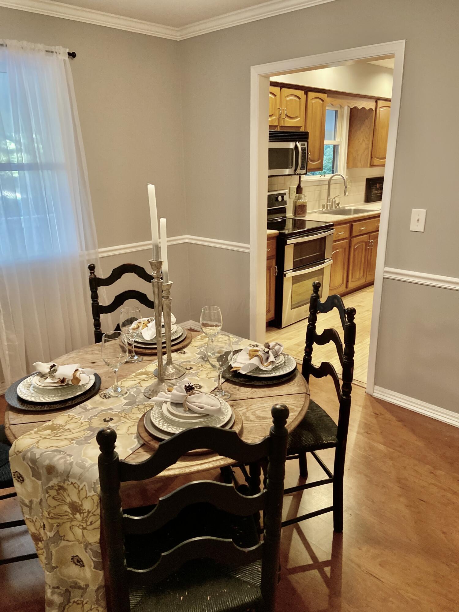 7564 Cubbage Road Westerville, OH 43081 - Photo 13 of 49 CHAIR RAIL ND CROWN MOLDING
