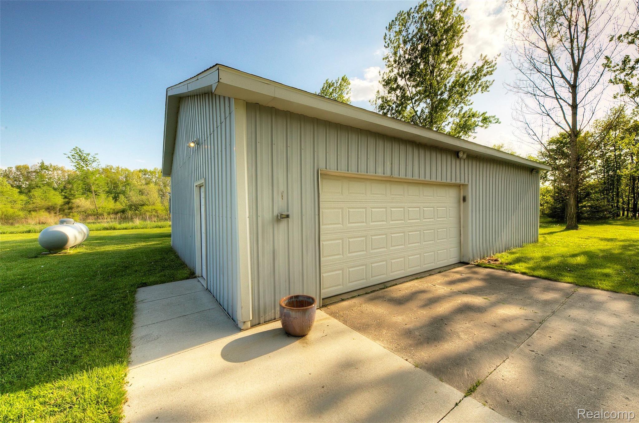 5565 Warner Road Fowlerville, MI 48836 - Photo 45 of 53 930A5609_10_11.jpg