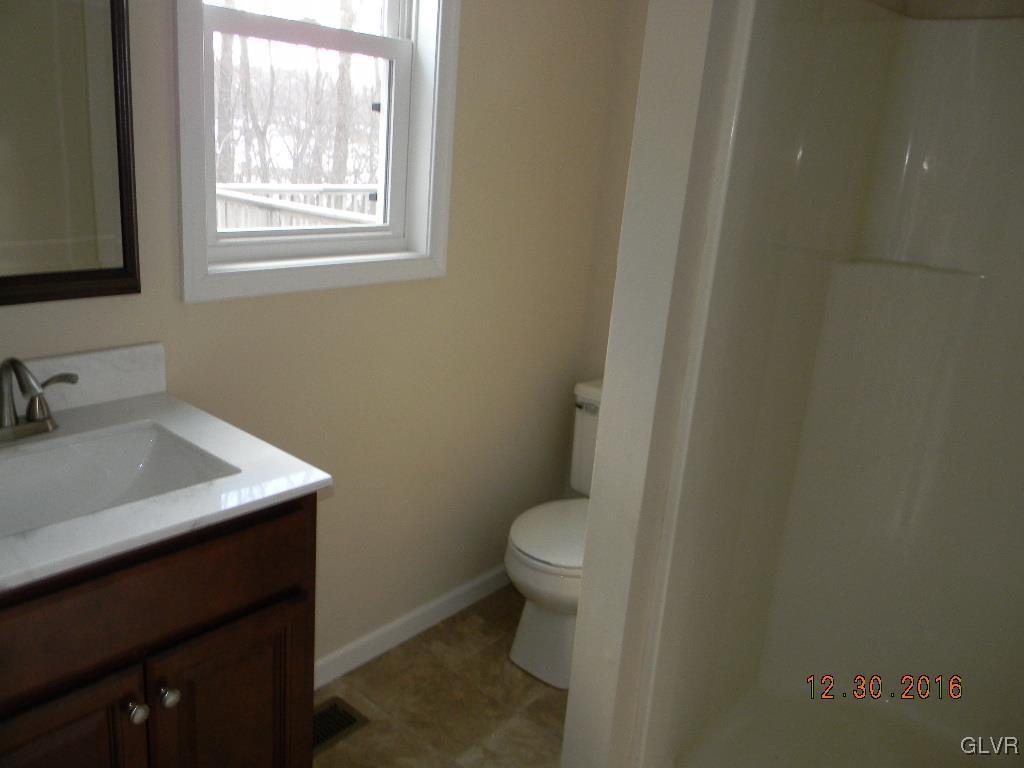 222 Blue Ridge Road Saylorsburg, PA 18353 - Photo 7 of 19 Full Bath