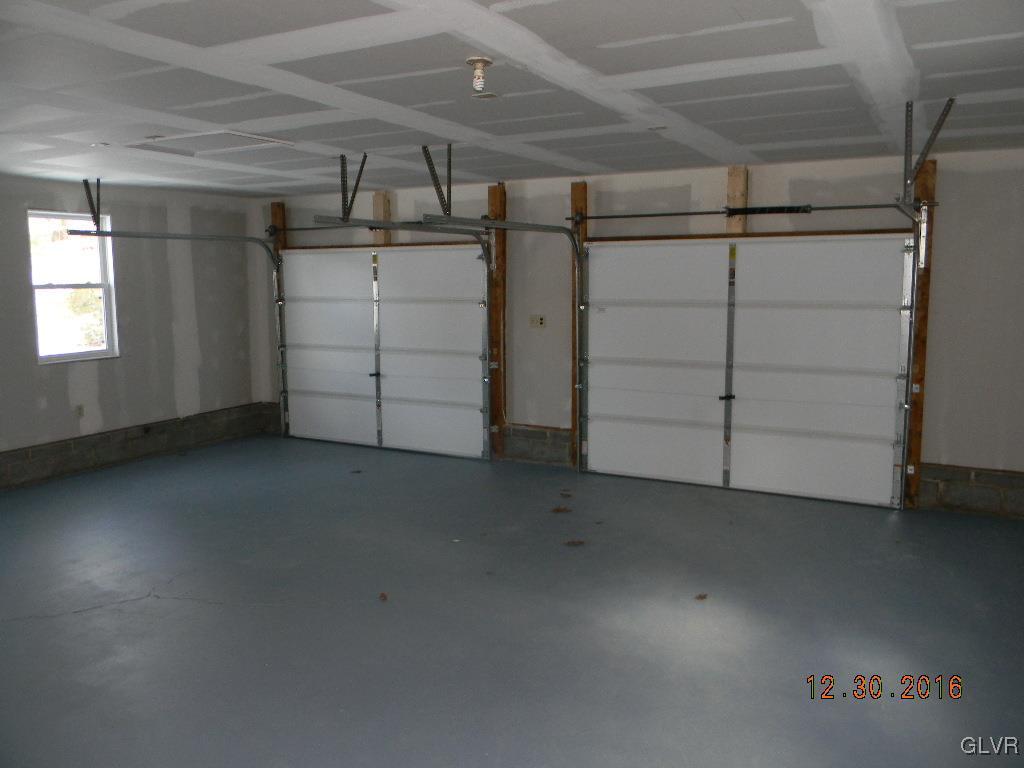 222 Blue Ridge Road Saylorsburg, PA 18353 - Photo 9 of 19 Garage